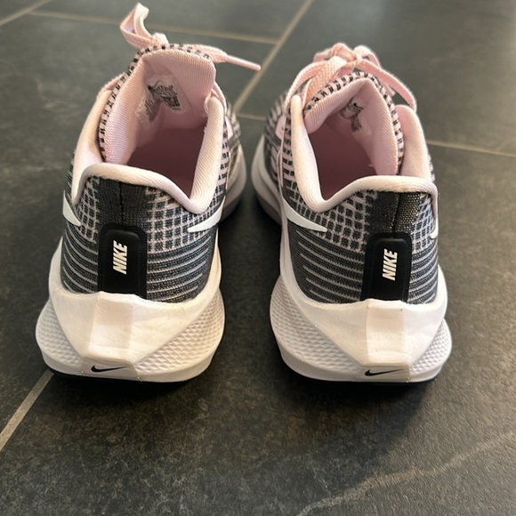 Kids Nike Air Zoom Pegasus - Size 5Y - Picture 3 of 6